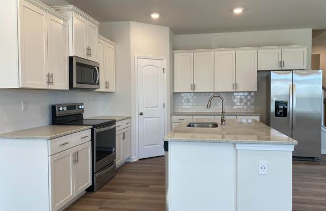 Room in 4 Bedroom Home at Planters Trace Ln photos photos