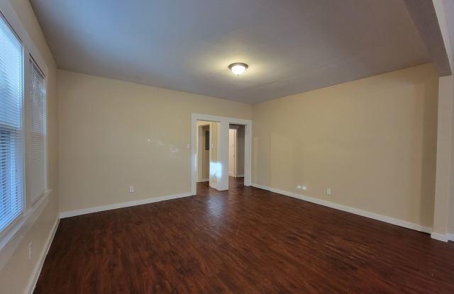 Completely Remodeled 3BR/2BA Home So Close to Amazing Downtown Gallery 4