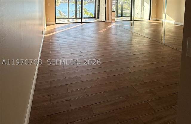 201 Lake Pointe Dr Gallery 4