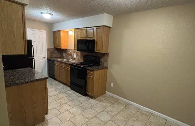 Large 2 bdrm/1.5 bath apt in Independence - 1037 South Brookside Avenue, Independence, MO 64053