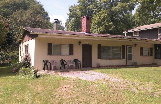 Newly Remodeled 3 Bedroom 2 Bath House for $1800 in Cullowhee photos photos