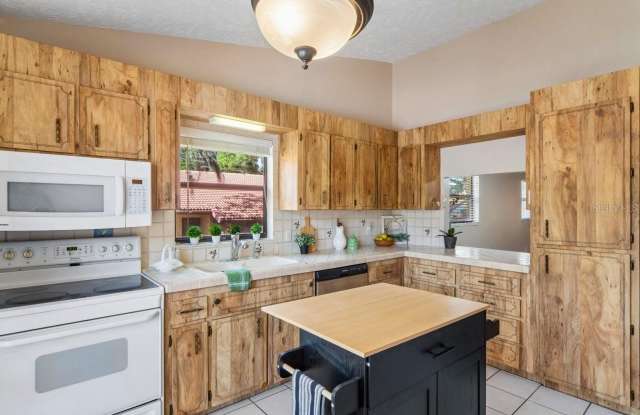 8550 SHADBLOW CT UNIT 6 Gallery 3