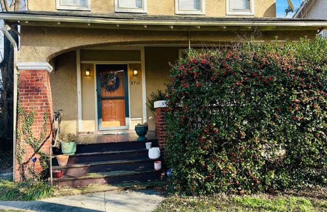 Gorgeous 4bdrm/1.5bth Home Located on Seminary Avenue in Richmond's North Side!! Gallery 3