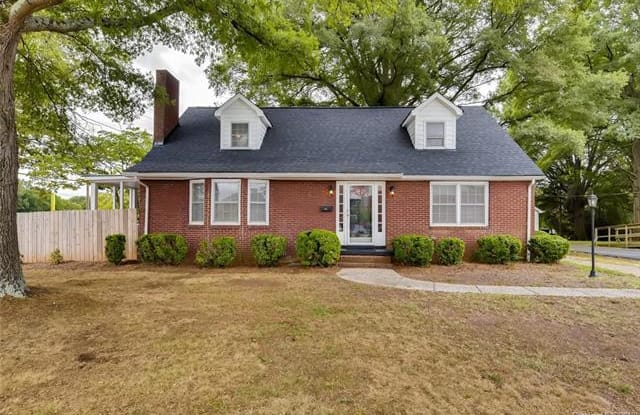 661 Cabarrus Avenue - 661 Cabarrus Avenue, Mooresville, NC 28115