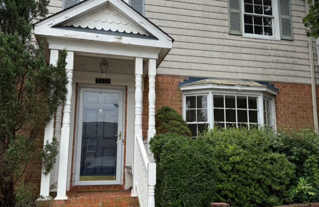3 Bed 1.5 Bath Townhouse Near Peaks View Park photos photos