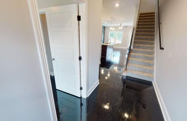3 Bedroom, 2 Bath Single Family Home - Available for Immediate Move In! Gallery 4