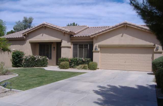 Beautiful executive house in gated community - 2092 West Olive Way, Chandler, AZ 85248