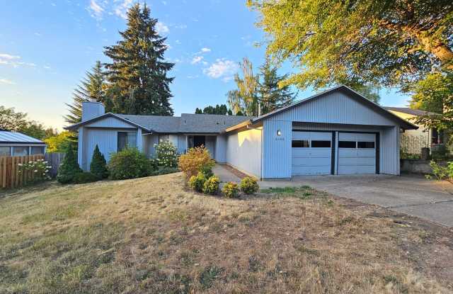Lovely 3 Bedroom, 2 Bath House with 2 Car Garage Gallery 1