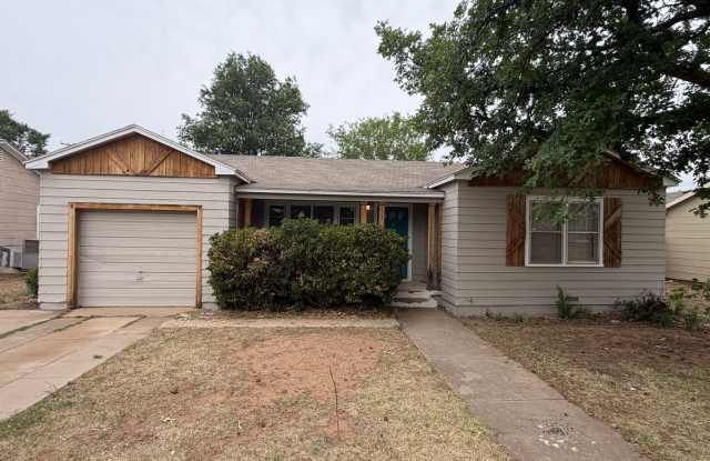 Centrally Located 2/1/1 photos photos