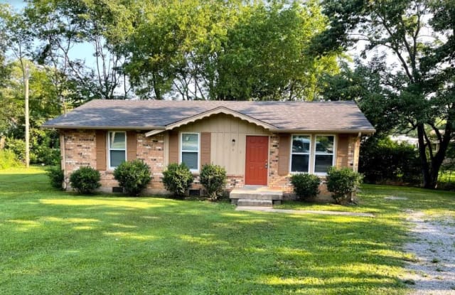 141 Laurel Ct - 141 Laurel Court, Hendersonville, TN 37075