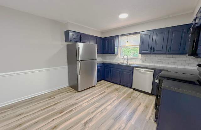 City Townhome – 2 Bed, 1.5 Bath + 2 Parking Spots! photos photos City Townhome – 2 Bed, 1.5 Bath + 2 Parking Spots! photos photos
