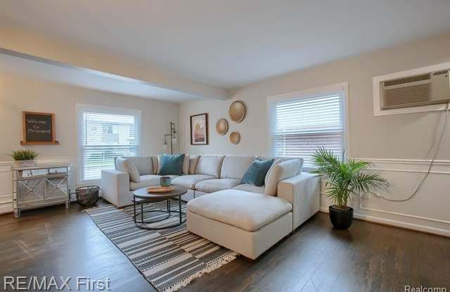 4817 Briarwood Avenue Gallery 3