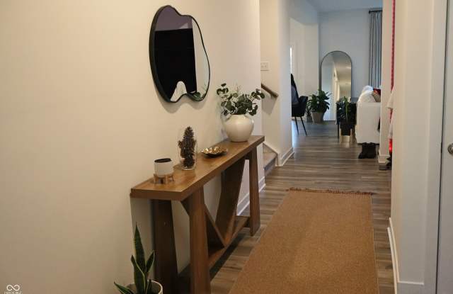 11397 Plough Street Gallery 4