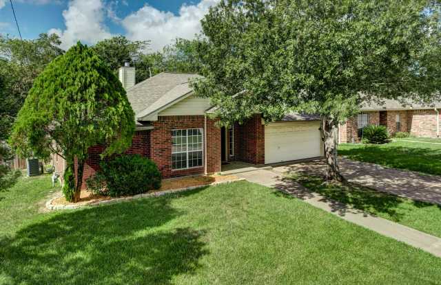 Beautiful 4 Bed, 2 Bath in a Great Location! - 1714 Laura Lane, College Station, TX 77840