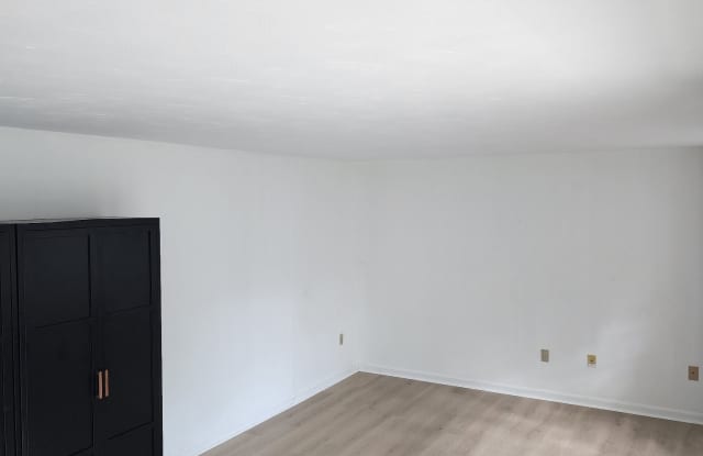 24 Fawn Road Gallery 1