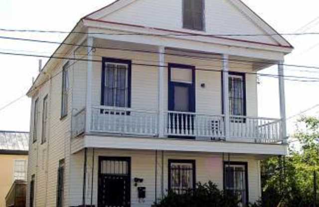 Charming Coming Street Retreat in the Heart of Historic Charleston photos photos