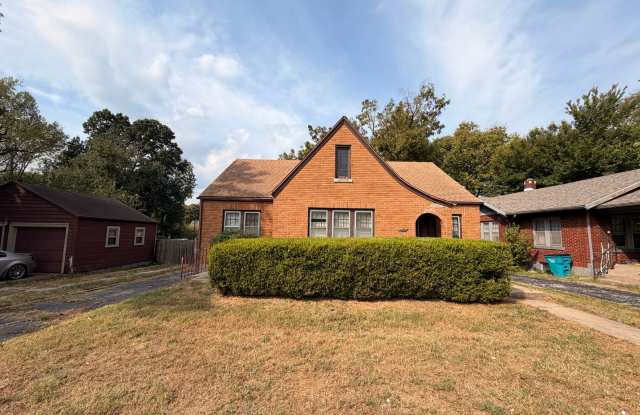 Inviting 2-Bed, 1-bath Near MSU & Phelps Grove Park Gallery 3