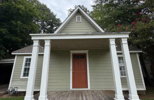207 Goodman Place- large 2 bedroom 1 bath house with a bonus room upstairs and a large backyard Gallery 3