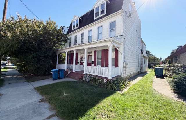 1422 W Philadelphia St - 1422 West Philadelphia Street, West York, PA 17404