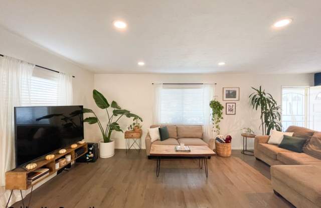 Beautiful single-level home in Oceanside! Gallery 3