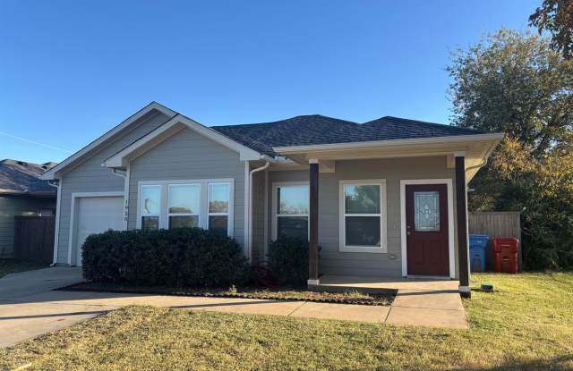 3/2/1 on Quiet Street Near a Park! - 1920 Elizabeth Street, Sherman, TX 75090