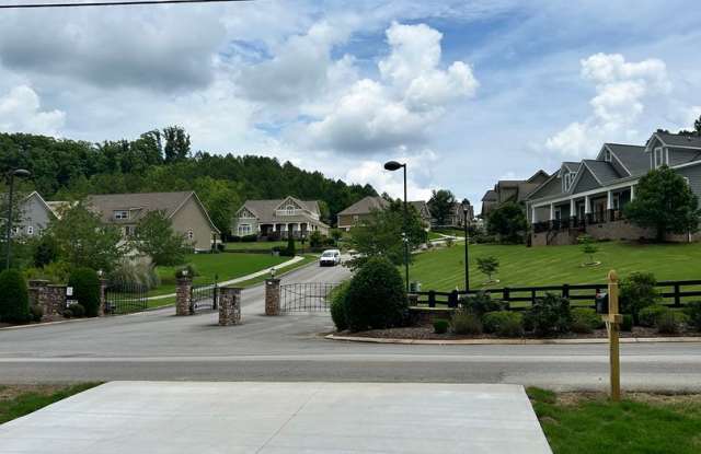 Ringgold GA Home | 3 Beds, 2.5 Baths, 2.5 Car Garage Gallery 3