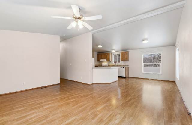 Great 2 bedroom, 2 bath, long term rental home Gallery 4