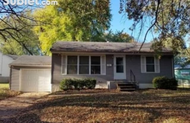 395 Marechal Ln - 395 Marechal Lane, Florissant, MO 63031