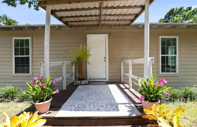 Charming 3BR House in quiet countryside of Montgomery Gallery 4