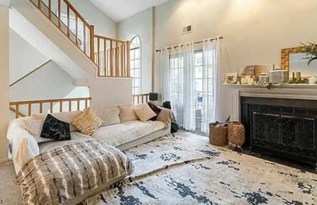 116 Harvest Ln Gallery 3