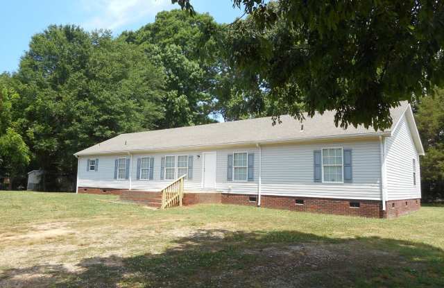 1392 Woodridge Road Gallery 2