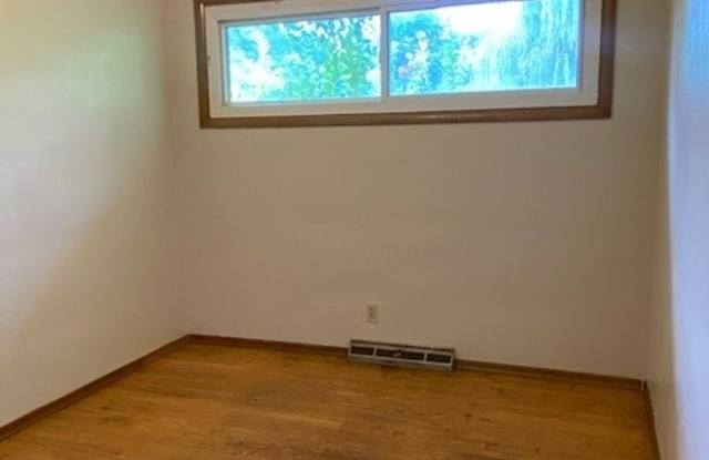 Three Bedroom 1.5 Bath Home with Drive Under Garage! Gallery 4