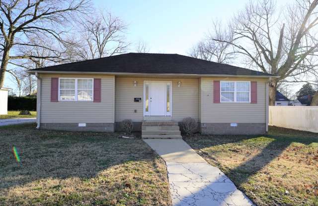 4 Bed 2 Bath Home in Martin, TN *Remodeled* Fresh Paint & Flooring! photos photos