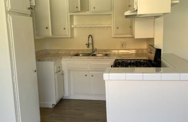 Large 2 bedroom 1 bath Apartment with private balcony. Gallery 4
