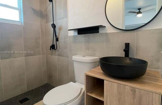 2421 SW 26th Terrace photos photos