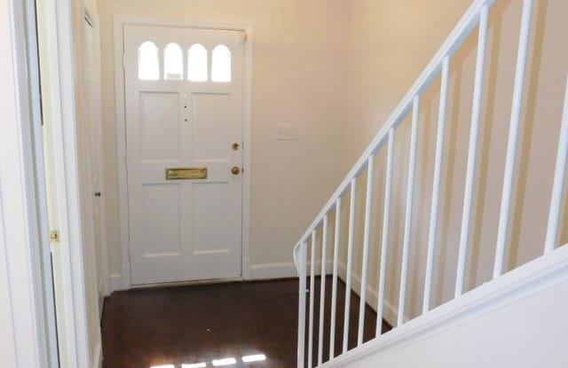 3249-B Sutton Pl. NW Gallery 3