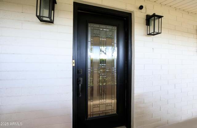 808 E CAVALIER Drive Gallery 4