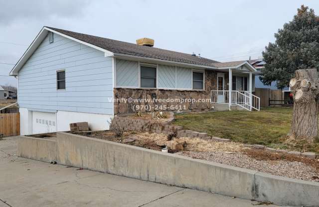 Large 4 bedroom 2 bath Ranch style Home photos photos