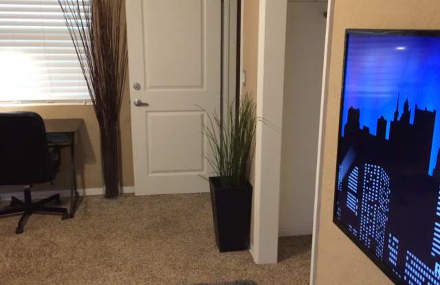 1090 Margaret Drive - 5 Gallery 3