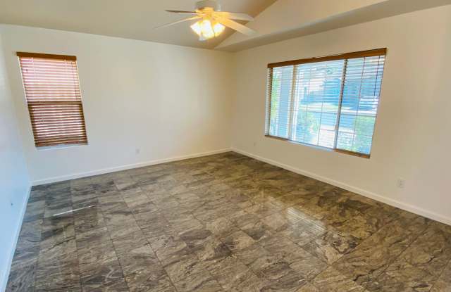 Move In Bonus: $300 Off the First Month's Rent! Gallery 3