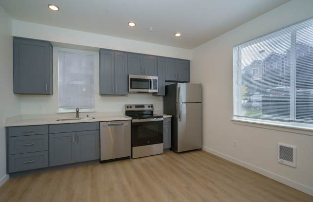 1st Floor 1 BD/ 1 BA | 1/2 First Full Month Rent Off Gallery 1