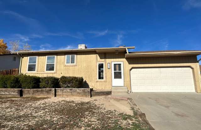 3 Bedroom 2 Bathroom Home available to rent in Farmington - 1704 East 27th Street, Farmington, NM 87401