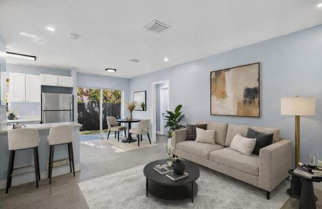 1211 NE 2nd Ave photos photos