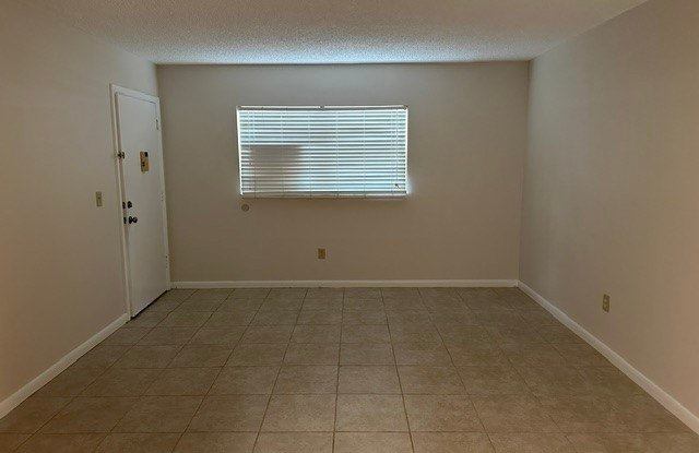 1518 Edgewater Circle Gallery 3