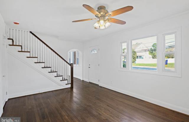 423 INGLESIDE Avenue Gallery 4