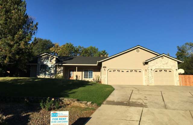 2292 Wicklow St - 2292 Wicklow Street, Redding, CA 96001