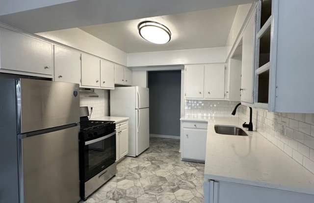 3009 W Michigan - 6 Bedroom/2 Bathroom Unit Near WMU/K College -Fall 2025 photos photos