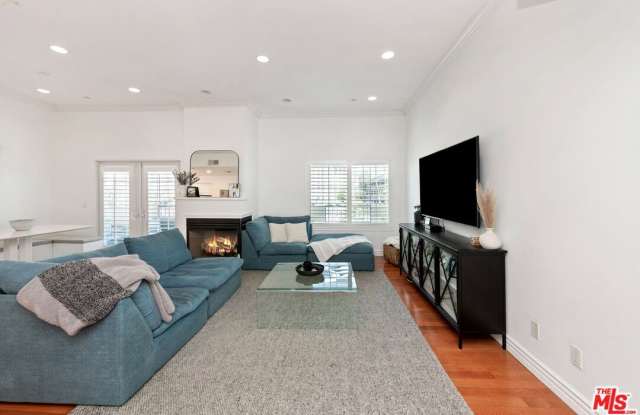 1135 Rexford Dr Gallery 3