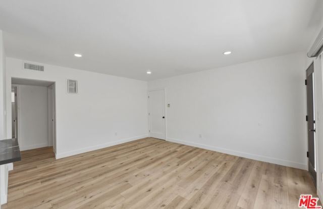 929 N Stanley Ave Gallery 4