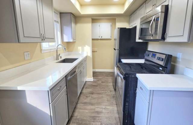 Beautiful 2 Bed 1 Bath Condo in Mountlake Terrace Gallery 3